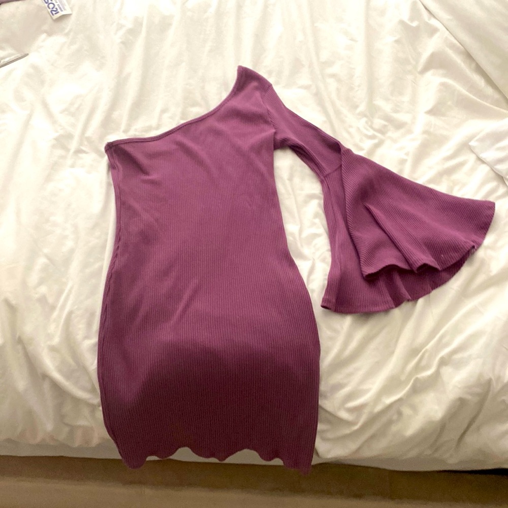 Beautiful size medium dress! Dirty purple, above the knee, One shoulder dress